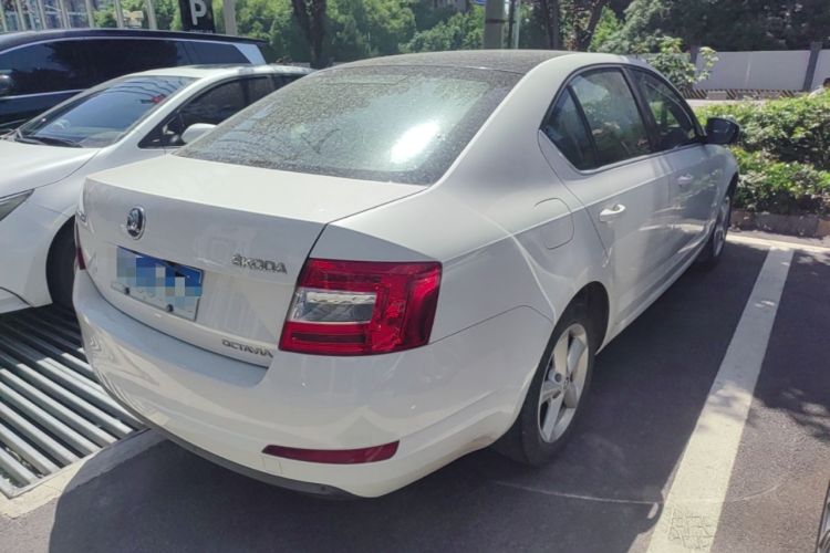Used Skoda Octavia 2015 1.6L Automatic Yijie Edition Rear Right 45 Deg
