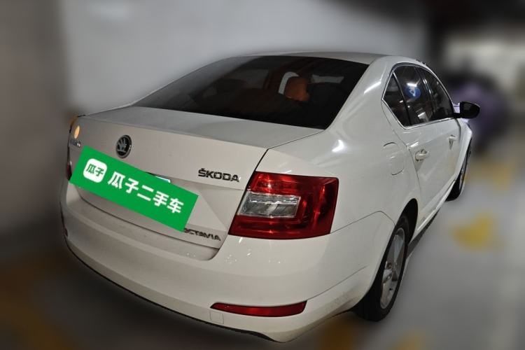 Used Skoda Octavia 2015 1.6L Automatic Yijie Edition Rear Right 45 Deg