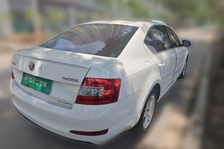 Used Skoda Octavia 2015 1.6L Automatic Yijun Edition Rear Right 45 Deg