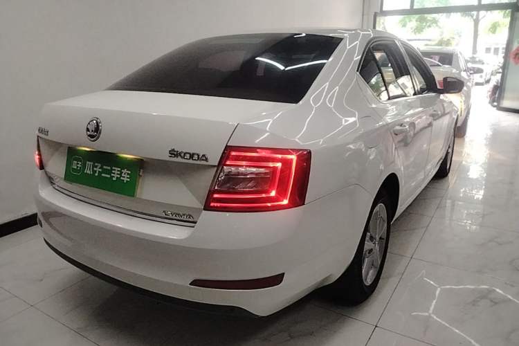 Used Skoda Octavia 2015 1.6L Automatic Yijun Edition Rear Right 45 Deg