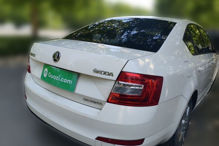 Used Skoda Octavia 2015 1.6L Manual Eado Edition Rear Right 45 Deg