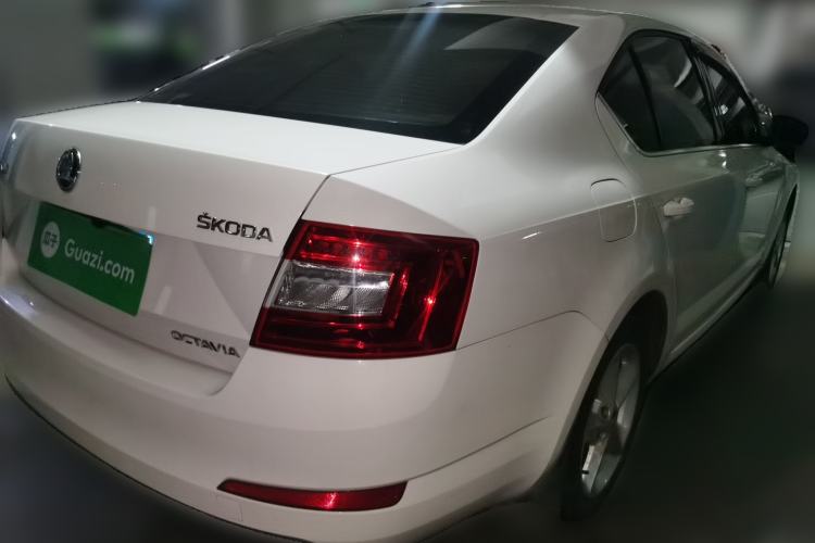 Used Skoda Octavia 2015 1.6L Automatic Yijie Edition Rear Right 45 Deg