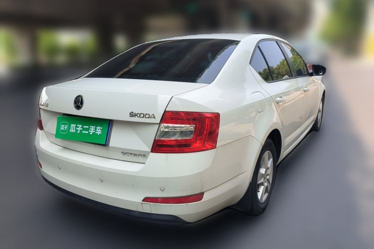 Used Skoda Octavia 2015 1.6L Manual Eado Edition Rear Right 45 Deg