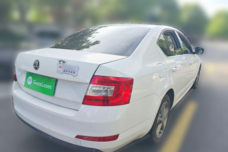 Used Skoda Octavia 2015 1.6L Automatic Yijie Edition Rear Right 45 Deg