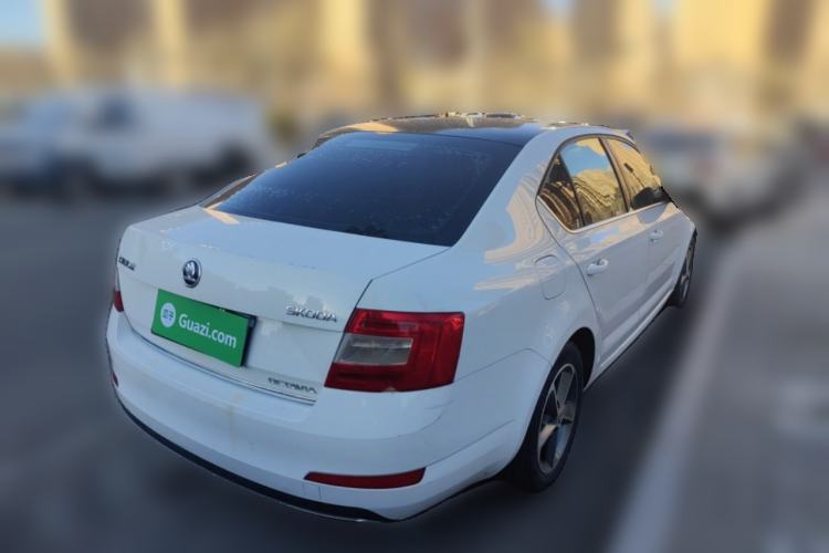 Used Skoda Octavia 2015 1.6L Automatic Yijun Edition Rear Right 45 Deg