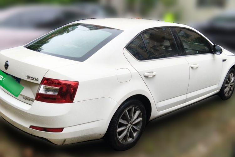 Used Skoda Octavia 2015 1.6L Automatic Yijie Edition Rear Right 45 Deg