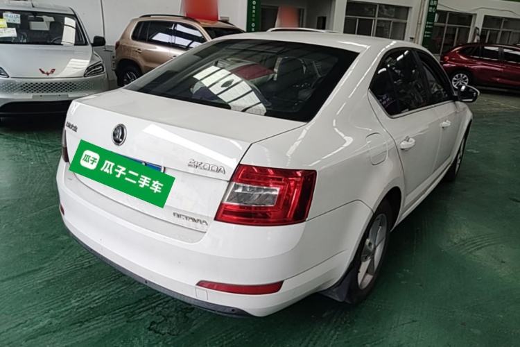 Used Skoda Octavia 2015 1.6L Automatic Yijie Edition Rear Right 45 Deg