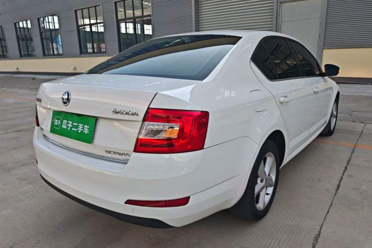 Used Skoda Octavia 2015 1.4TSI DSG Yijun Edition Rear Right 45 Deg