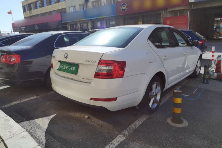 Used Skoda Octavia 2015 1.6L Automatic Yijun Edition Rear Right 45 Deg