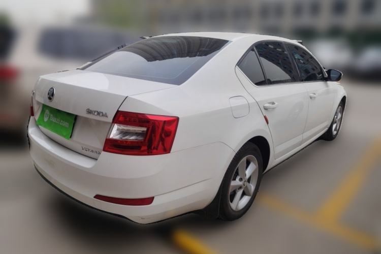 Used Skoda Octavia 2015 1.6L Automatic Yijie Edition Rear Right 45 Deg