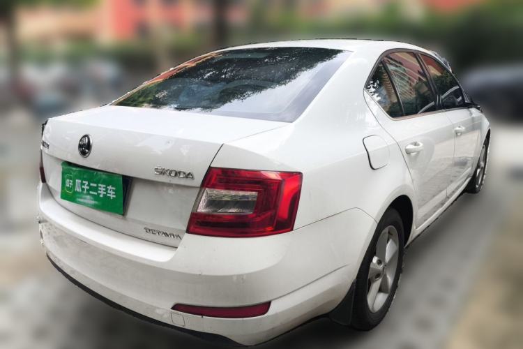 Used Skoda Octavia 2015 1.6L Automatic Yijie Edition Rear Right 45 Deg