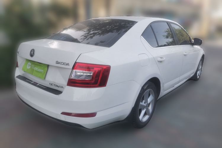 Used Skoda Octavia 2015 1.6L Automatic Yijie Edition Rear Right 45 Deg