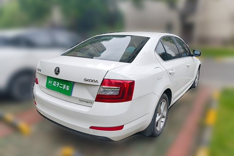 Used Skoda Octavia 2015 1.6L Automatic Yijie Edition Rear Right 45 Deg