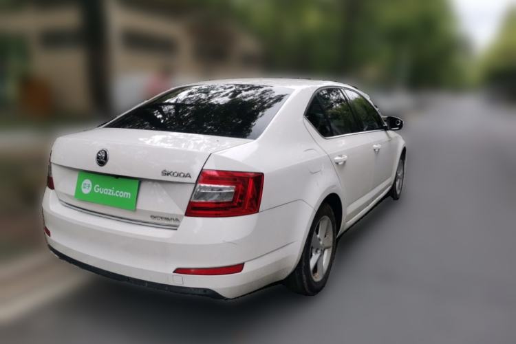 Used Skoda Octavia 2015 1.6L Automatic Yijie Edition Rear Right 45 Deg