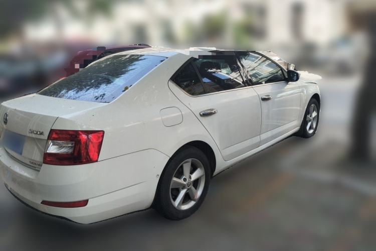 Used Skoda Octavia 2015 1.6L Automatic Yijie Edition Rear Right 45 Deg