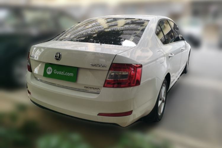 Used Skoda Octavia 2015 1.6L Automatic Yijun Edition Rear Right 45 Deg