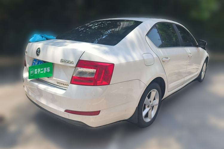 Used Skoda Octavia 2015 1.6L Manual Yijun Edition Rear Right 45 Deg