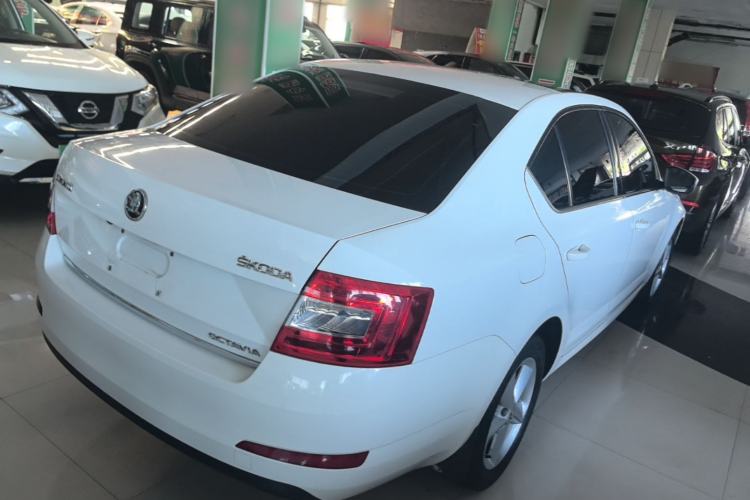 Used Skoda Octavia 2015 1.6L Automatic Yijun Edition Rear Right 45 Deg