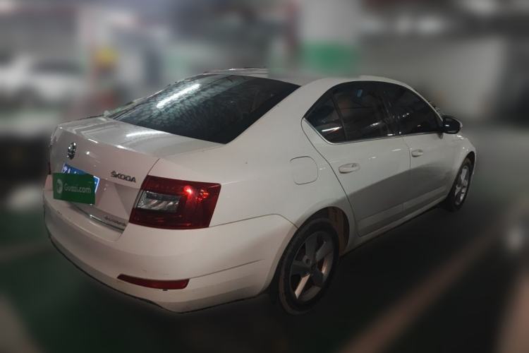 Used Skoda Octavia 2015 1.6L Automatic Yijun Edition Rear Right 45 Deg