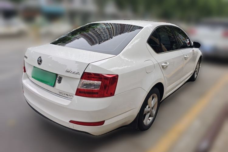 Used Skoda Octavia 2015 1.6L Automatic Yijun Edition Rear Right 45 Deg
