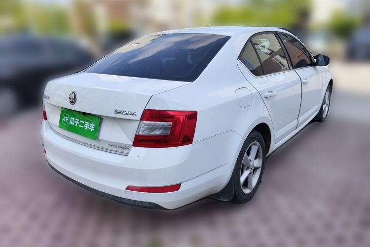 Used Skoda Octavia 2015 1.6L Automatic Yijun Edition Rear Right 45 Deg