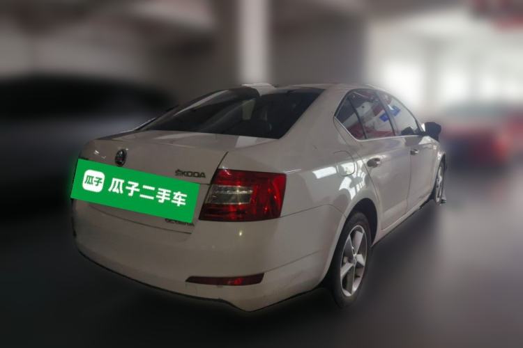 Used Skoda Octavia 2015 1.6L Manual Yijie Edition Rear Right 45 Deg