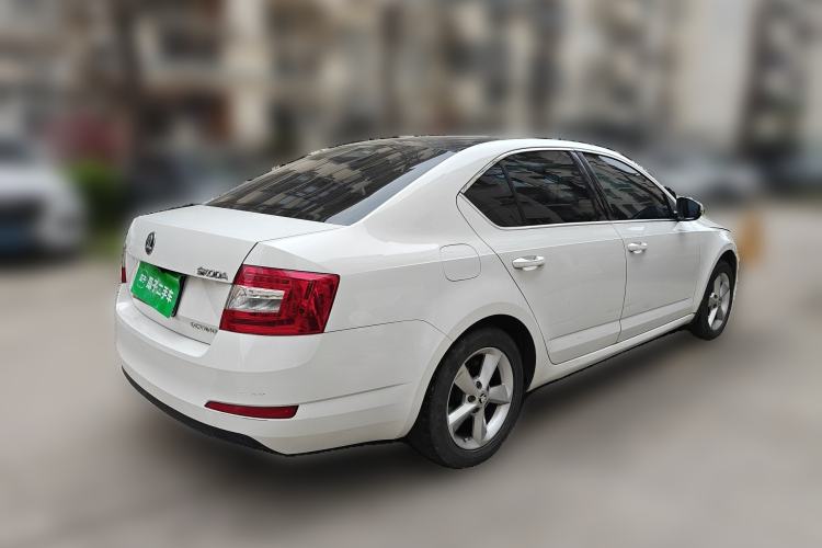 Used Skoda Octavia 2015 1.6L Automatic Yijie Edition Rear Right 45 Deg