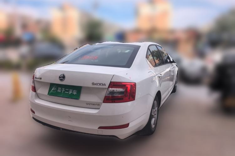 Used Skoda Octavia 2015 1.6L Manual Eado Edition Rear Right 45 Deg