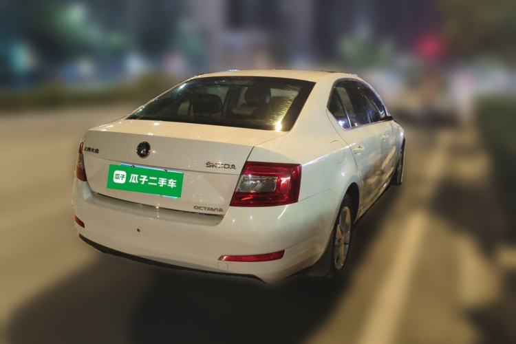 Used Skoda Octavia 2015 1.6L Automatic Yijun Edition Rear Right 45 Deg