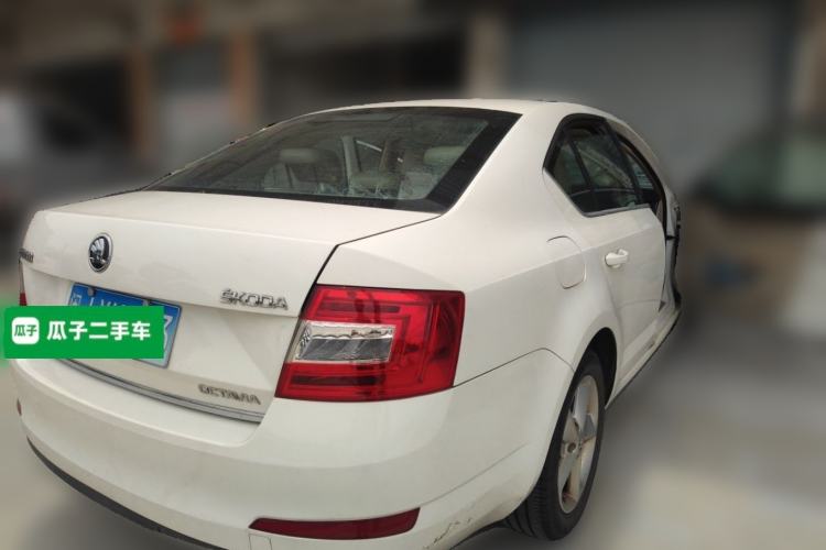 Used Skoda Octavia 2015 1.6L Automatic Yijun Edition Rear Right 45 Deg