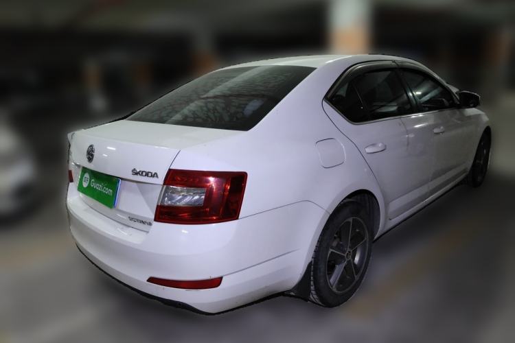 Used Skoda Octavia 2015 1.6L Manual Yijie Edition Rear Right 45 Deg