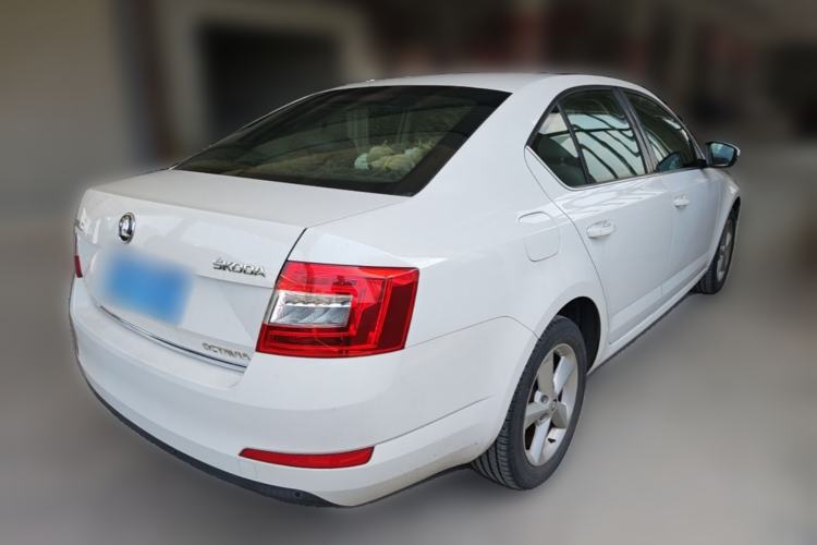 Used Skoda Octavia 2015 1.6L Automatic Yijun Edition Rear Right 45 Deg