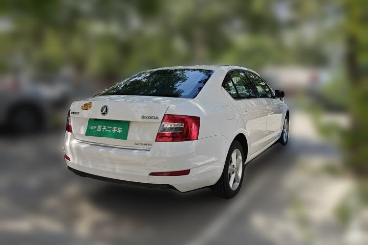 Used Skoda Octavia 2015 1.6L Automatic Yijun Edition Rear Right 45 Deg