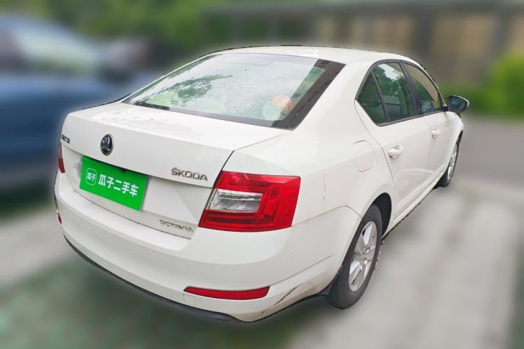 Used Skoda Octavia 2015 1.6L Manual Eado Edition Rear Right 45 Deg