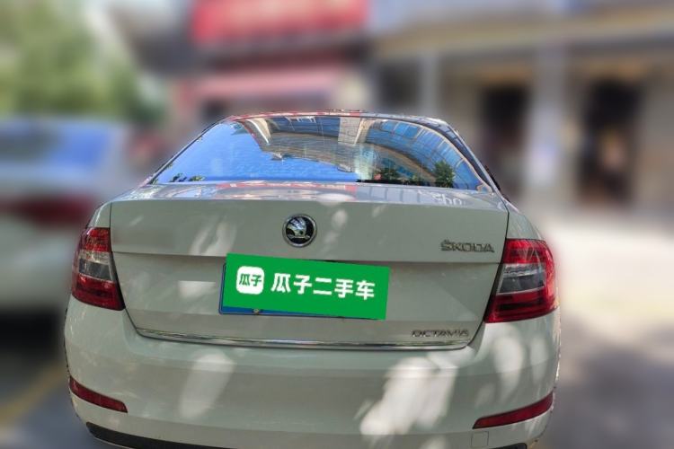 Used Skoda Octavia 2015 1.6L Manual Yijun Edition Rear