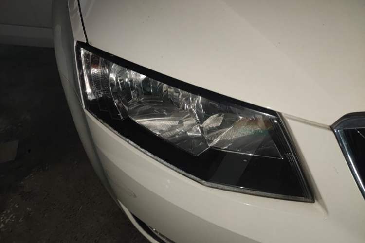 Used Skoda Octavia 2015 1.6L Automatic Yijun Edition Right Front Headlight