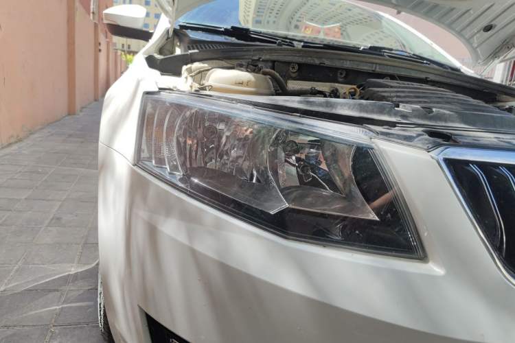 Used Skoda Octavia 2015 1.6L Manual Yijie Edition Right Front Headlight