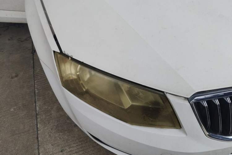 Used Skoda Octavia 2015 1.6L Manual Yijie Edition Right Front Headlight