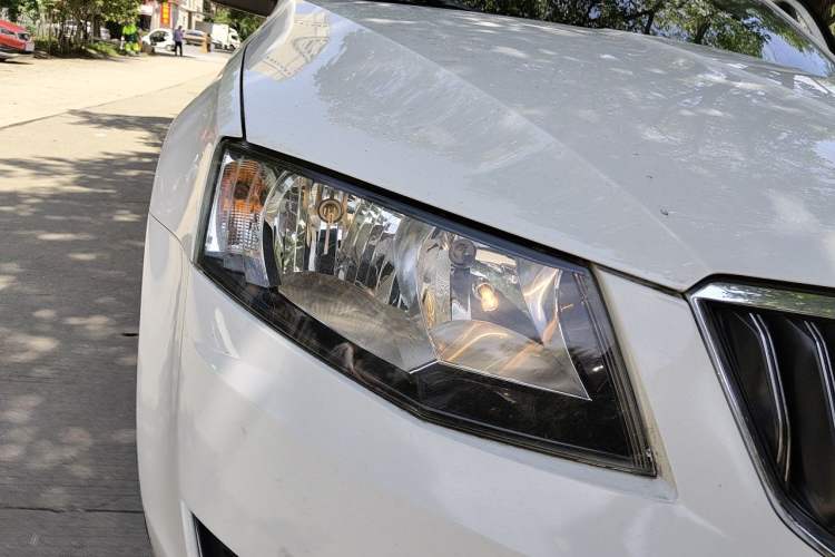 Used Skoda Octavia 2015 1.6L Manual Yijun Edition Right Front Headlight