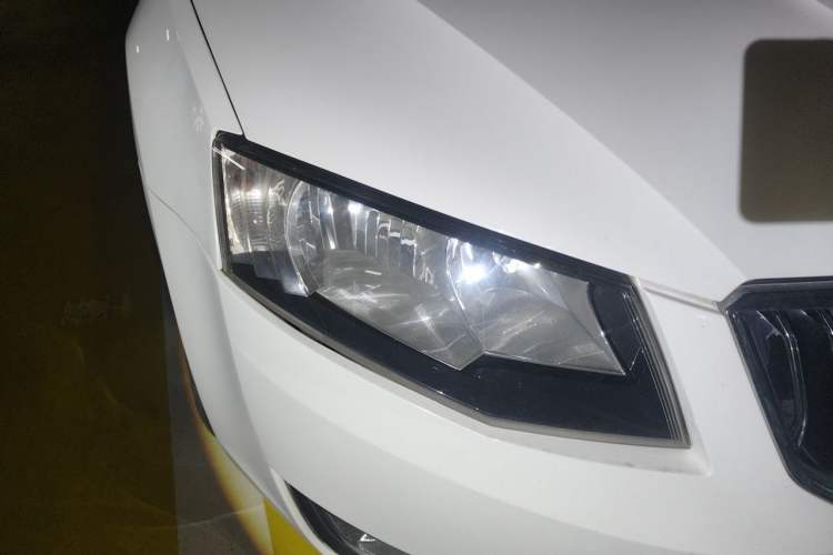 Used Skoda Octavia 2015 1.6L Manual Yijun Edition Right Front Headlight