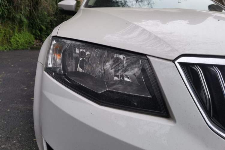 Used Skoda Octavia 2015 1.6L Manual Yijun Edition Right Front Headlight