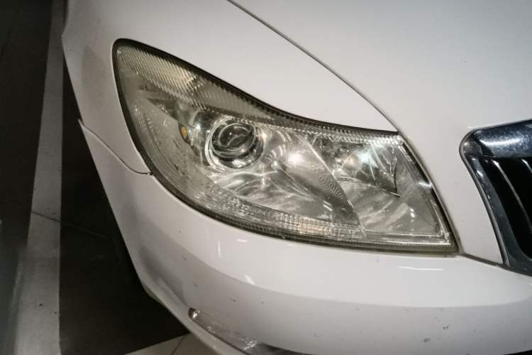 Used Skoda Octavia 2015 Classic Model 1.6L Automatic Elegance Edition Right Front Headlight