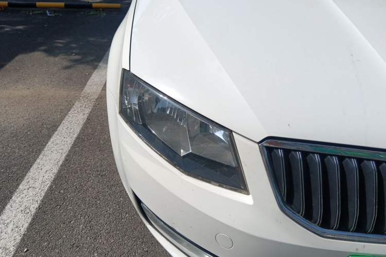 Used Skoda Octavia 2015 1.6L Automatic Yijie Edition Right Front Headlight