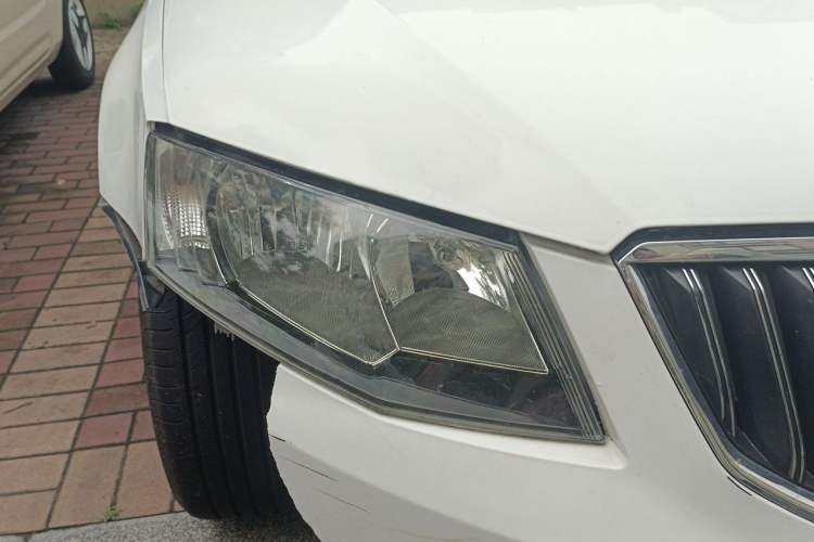 Used Skoda Octavia 2015 1.6L Automatic Yijie Edition Right Front Headlight
