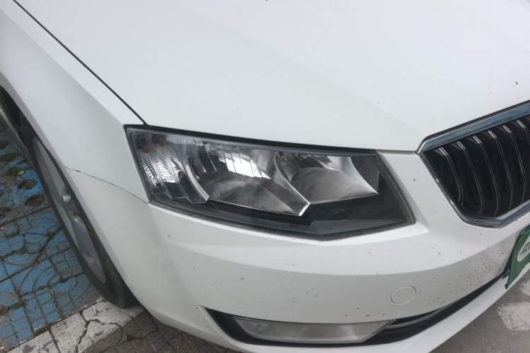 Used Skoda Octavia 2015 1.6L Automatic Yijun Edition Right Front Headlight