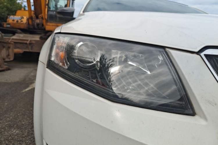 Used Skoda Octavia 2015 1.6L Manual Yijun Edition Right Front Headlight