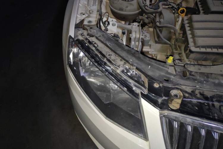 Used Skoda Octavia 2015 1.6L Manual Yijun Edition Right Front Headlight