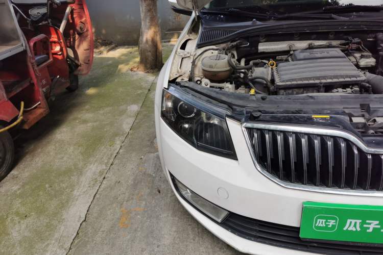 Used Skoda Octavia 2015 1.6L Automatic Yijie Edition Right Front Headlight