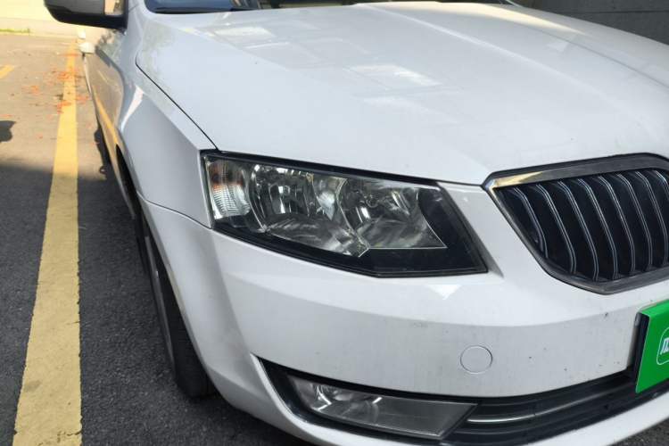 Used Skoda Octavia 2015 1.6L Automatic Yijun Edition Right Front Headlight
