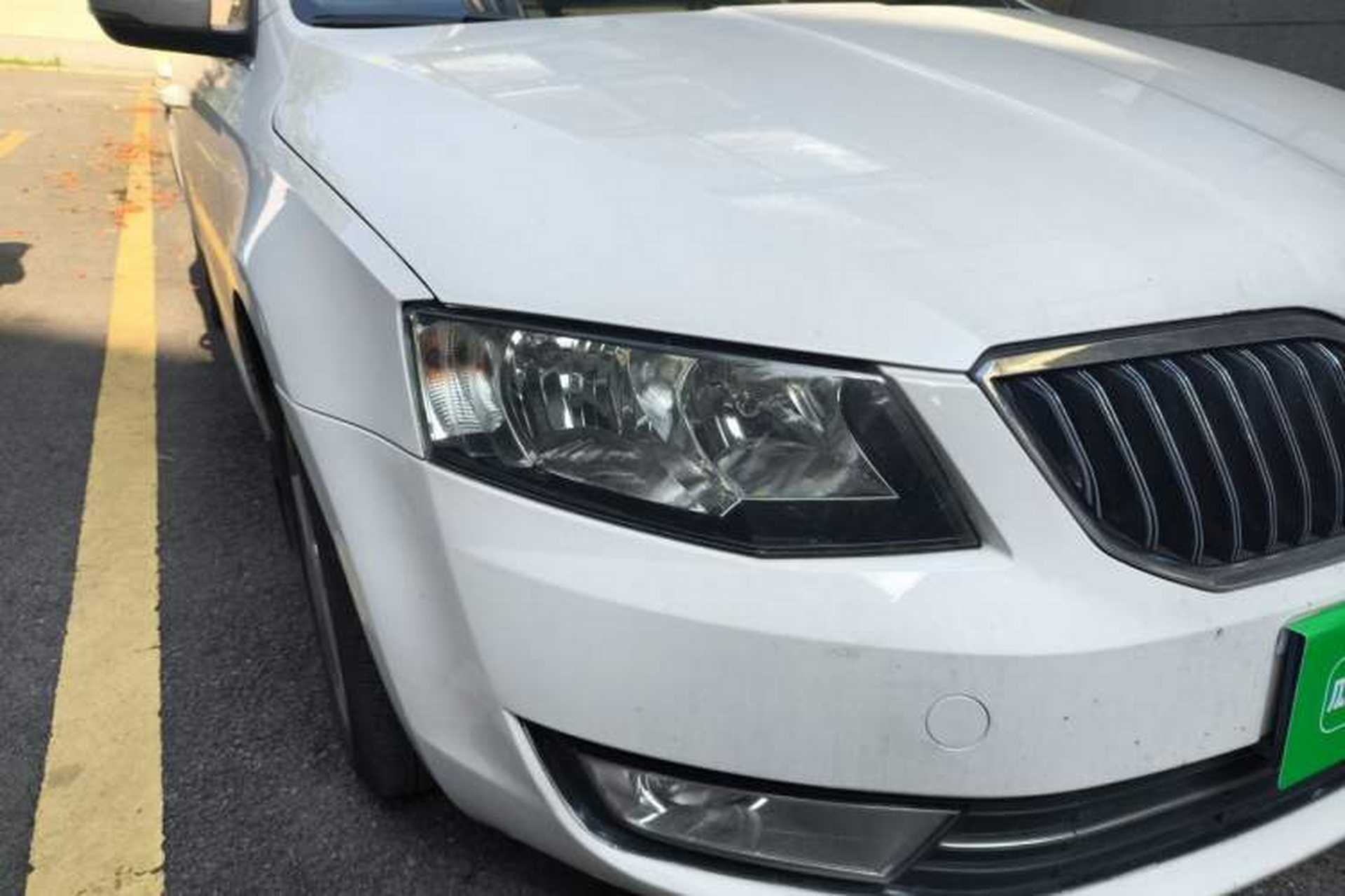 Used Skoda Octavia 2015 1.6L Automatic Yijun Edition Right Front Headlight